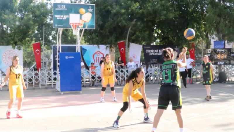 Siirt’te “Sokaklar Bizim 3×3 Basketbol Gençlik Kupası” finalleri başladı