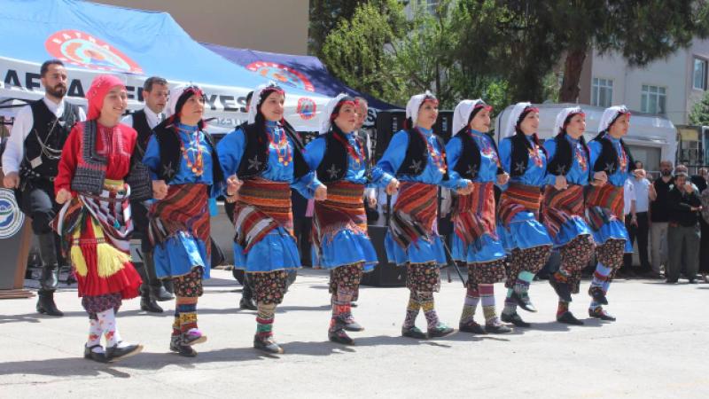 Bafra’da Halk Eğitim Merkezi Yıl Sonu Sergisi açıldı