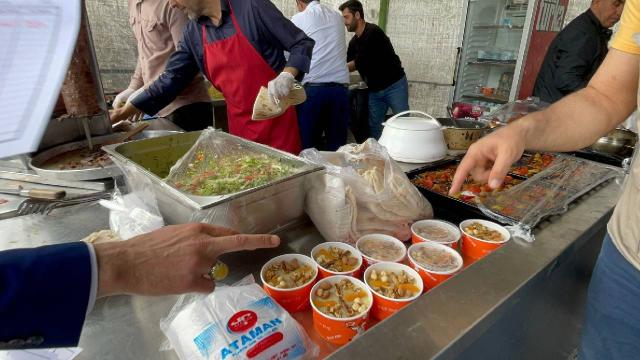 Tatvan’da öğrenciler için “hayır çarşısı” kuruldu