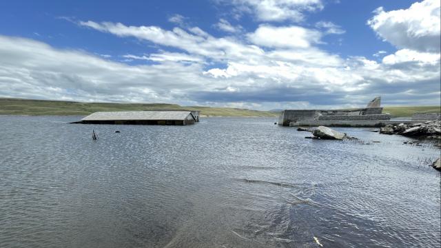 Kars’ta baraj suyu tahliye edilince eski yerleşim yeri gün yüzüne çıktı