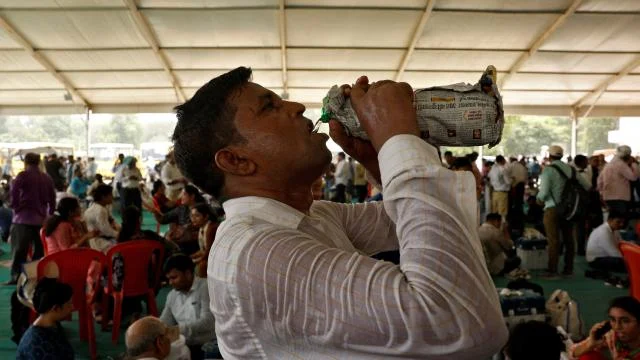 Hindistan’da seçimlerin son aşamasında aşırı sıcaklar nedeniyle 33 seçim görevlisi öldü