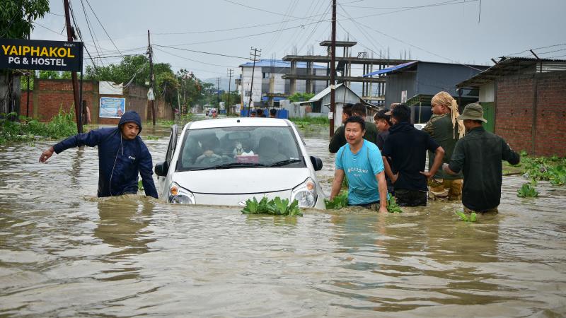 Bangladeş’te meydana gelen sel nedeniyle 10 bin aile mahsur kaldı