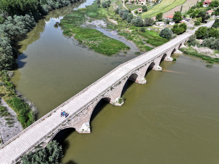 Kayseri’deki 8 kemerli Şahruh Köprüsü yıllara meydan okuyor
