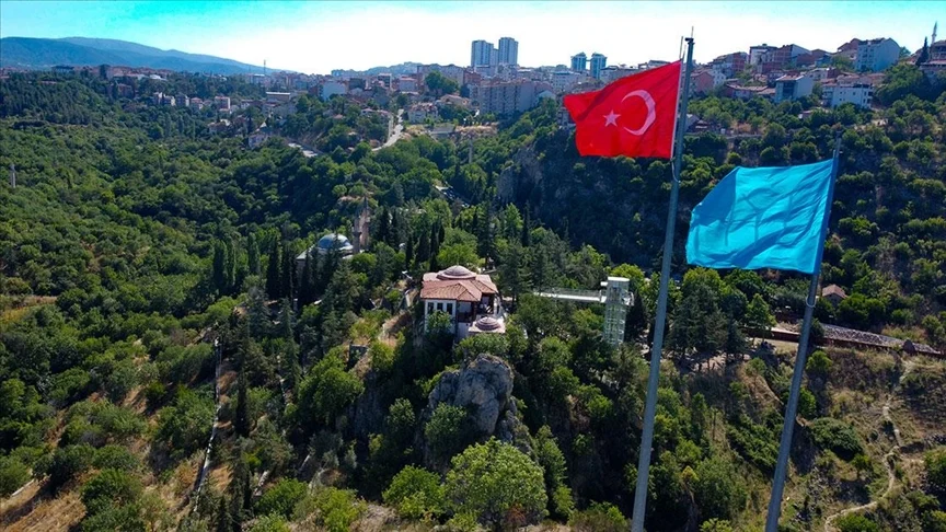 Şeyh Edebali Türbesi’nde hafta sonunda da ziyaretçi yoğunluğu yaşanıyor