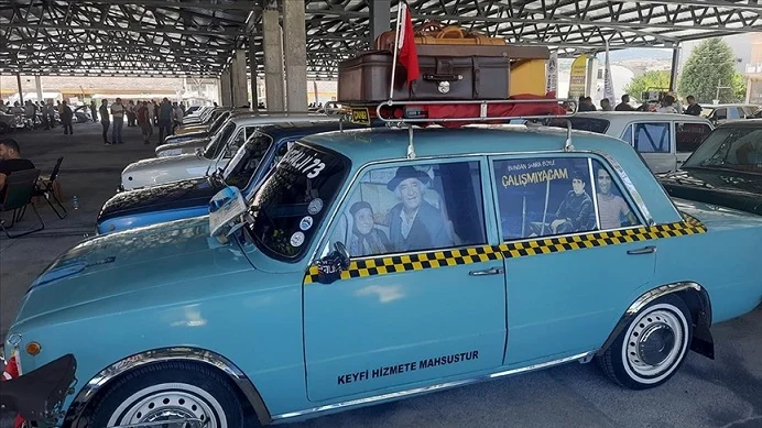 Klasik otomobil tutkunları Afyonkarahisar’da buluştu