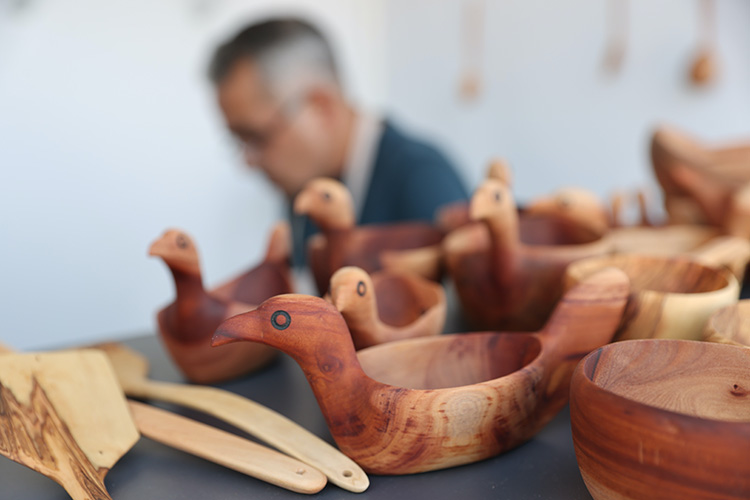 Ahşap kaşık ustası hemşire, sanatını gelecek nesillere aktarmak için çaba gösteriyor