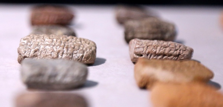 İranlılar ABD’den iade edilen Ahamenişler dönemine tarihi eserlerine yoğun ilgi gösterdi