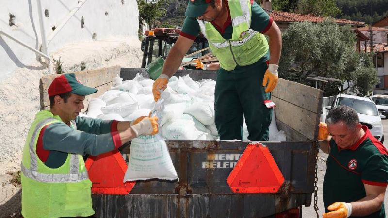 Muğla evleri beyaza büründü
