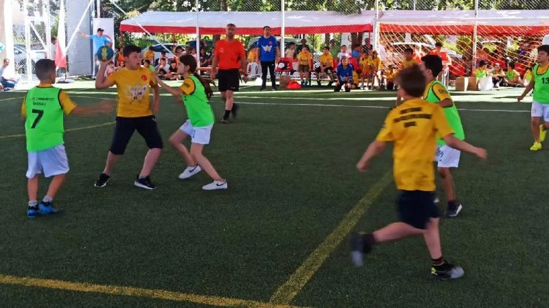 Osmaniye’de mini hentbol şenliği düzenlendi