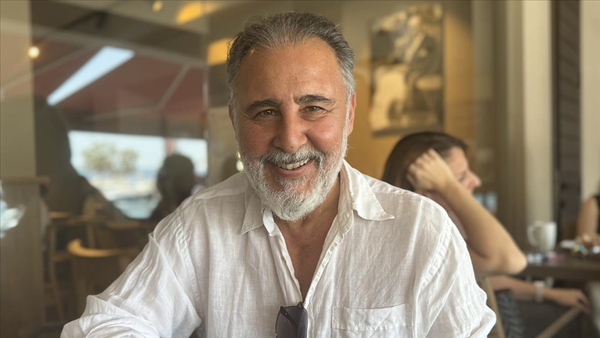 Oyuncu Kemal Başar, Türki cumhuriyetlerde “Helikopter” oyununu sahneliyor