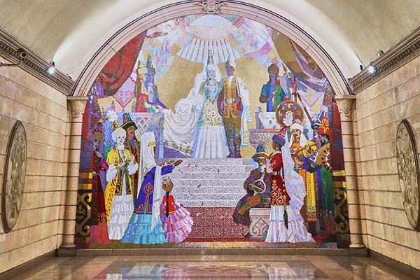 Kazakistan’daki Almatı Metrosu, milli motiflerle tasarlanan istasyonlarıyla turistlerin ilgi odağında