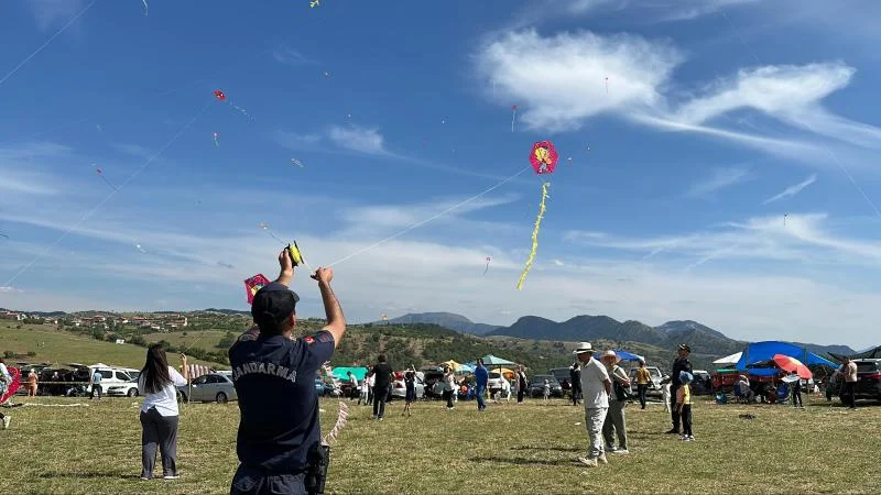 Isparta’nın Eğirdir ilçesinde uçurtma şenliği yapıldı