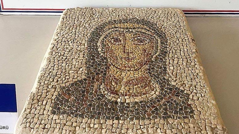 Manisa’da iki bin yıllık Meryem Ana figürlü mozaik ele geçirildi