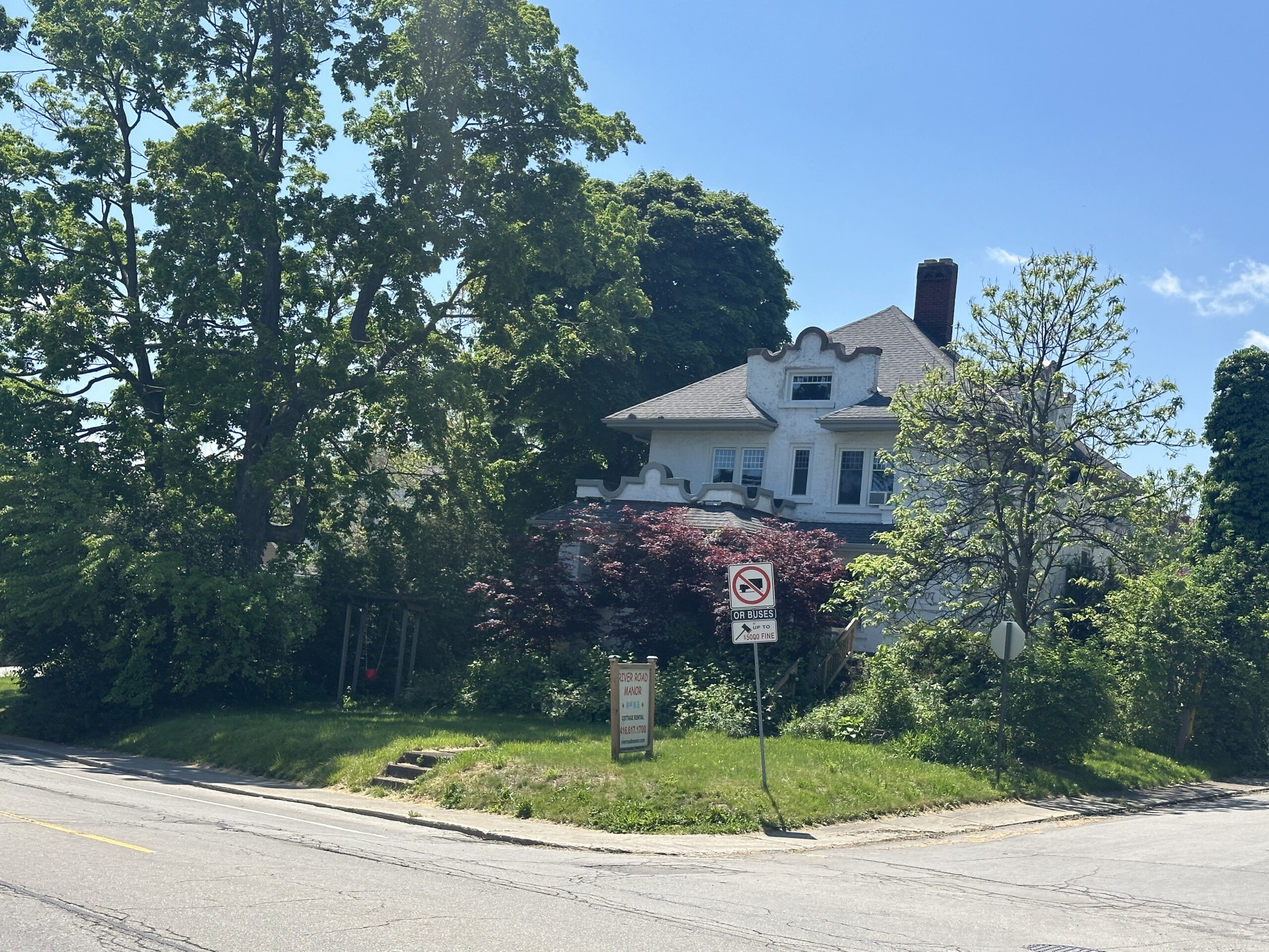 Niagara Şelalesi Kıyısındaki Nehir Yolu Malikâneleri(Özel Haber)