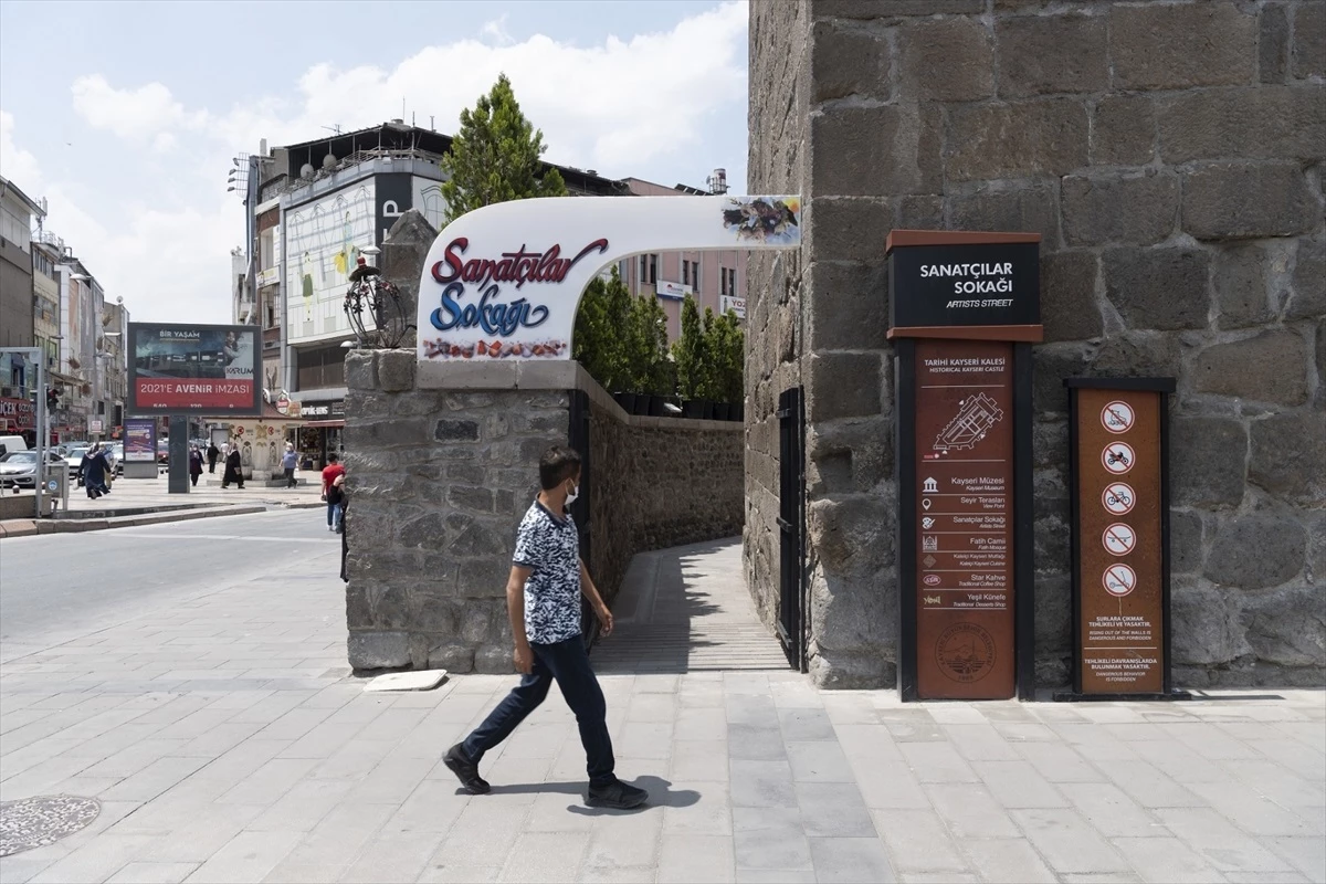 Kayseri Büyükşehir Belediyesi Sanatçılar Sokağı’na Davet Ediyor