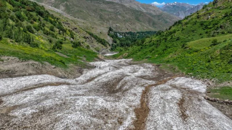 Kışın düşen çığ, yazın tarlalara “can suyu” oldu