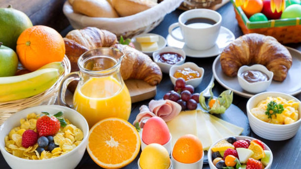 Kahvaltıda ne kadar çok protein alırsanız, geri kalan bölümde de o kadar rahat edersiniz…