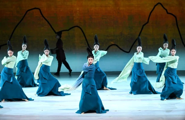 Çin Dans ve Müzik Topluluğu İstanbul’da Sahne Aldı