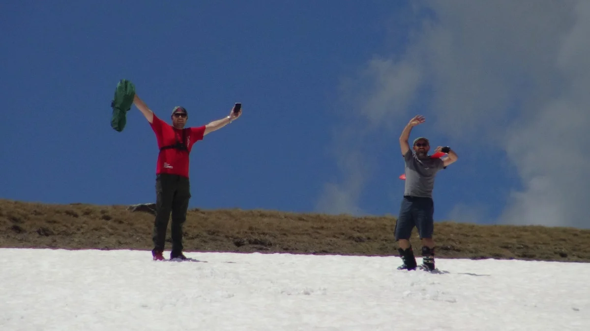 Artvin’de vatandaşlar yazın ortasında kayak keyfi yaptı