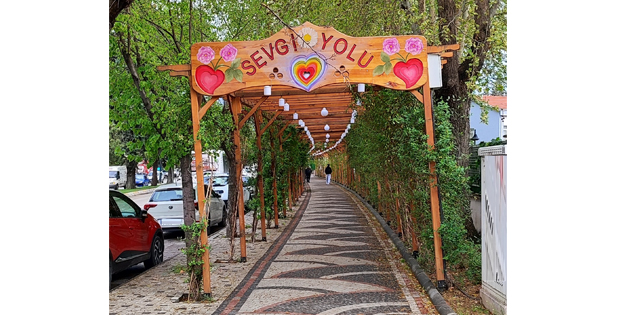 Sevgi Yolu Güllerin Başkentinde