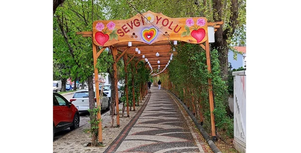 Sevgi Yolu Güllerin Başkentinde
