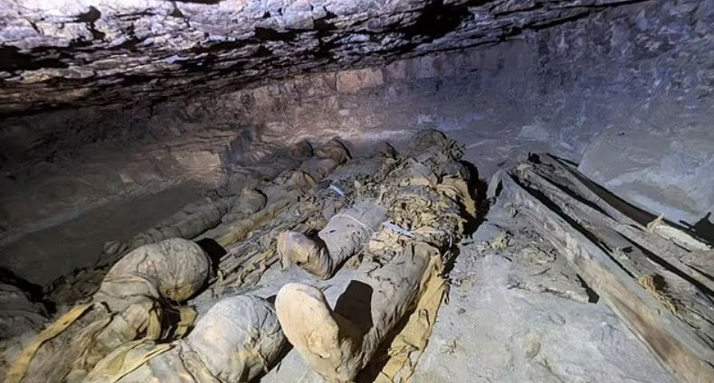 300’den fazla mezarın bulunduğu “Ölüler Şehri” keşfedildi