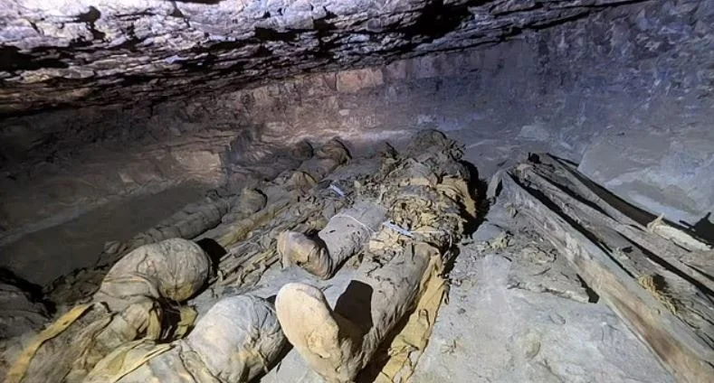 300’den fazla mezarın bulunduğu “Ölüler Şehri” keşfedildi