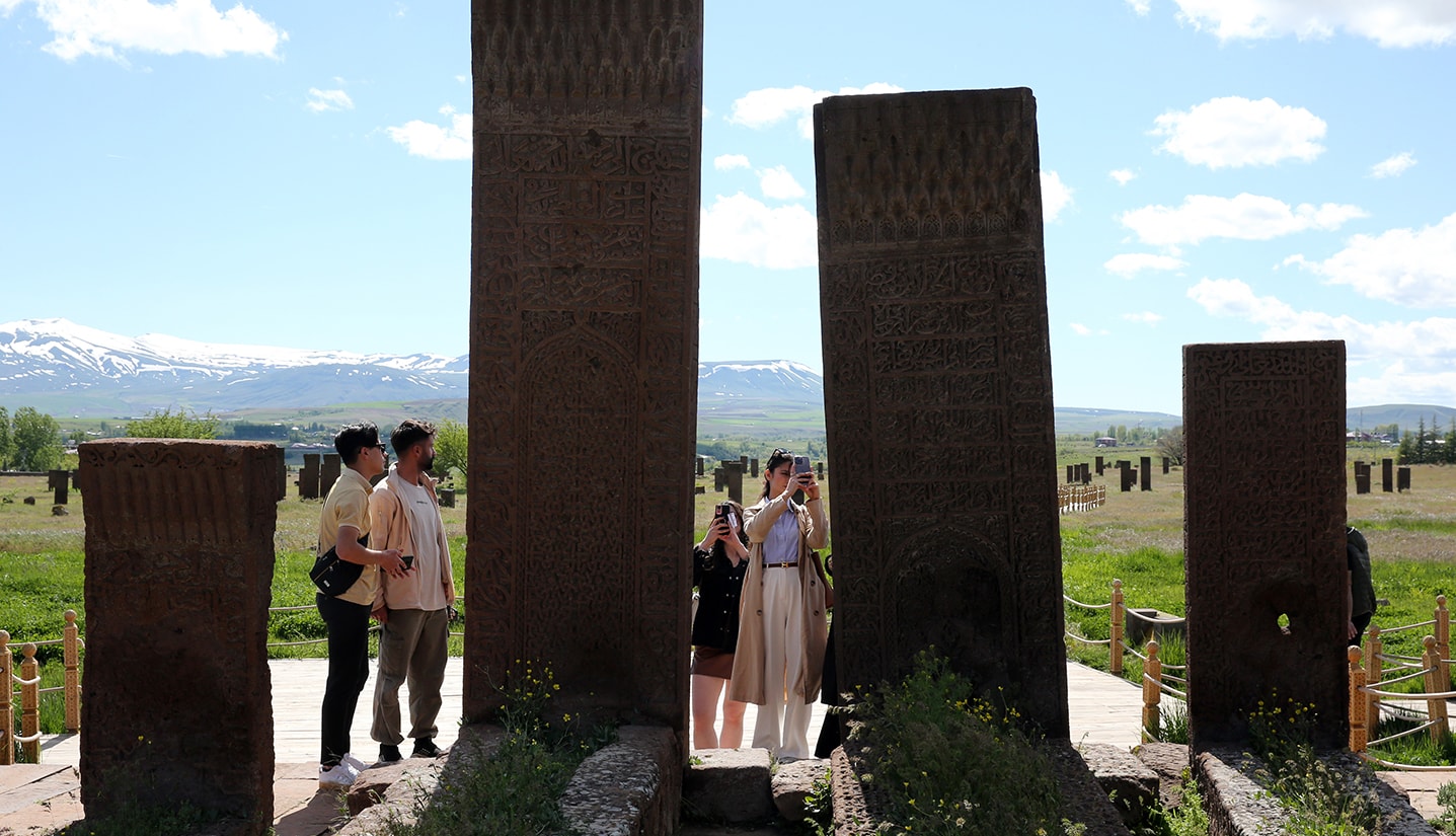 Selçuklu Meydan Mezarlığı’na ziyaretçi akını