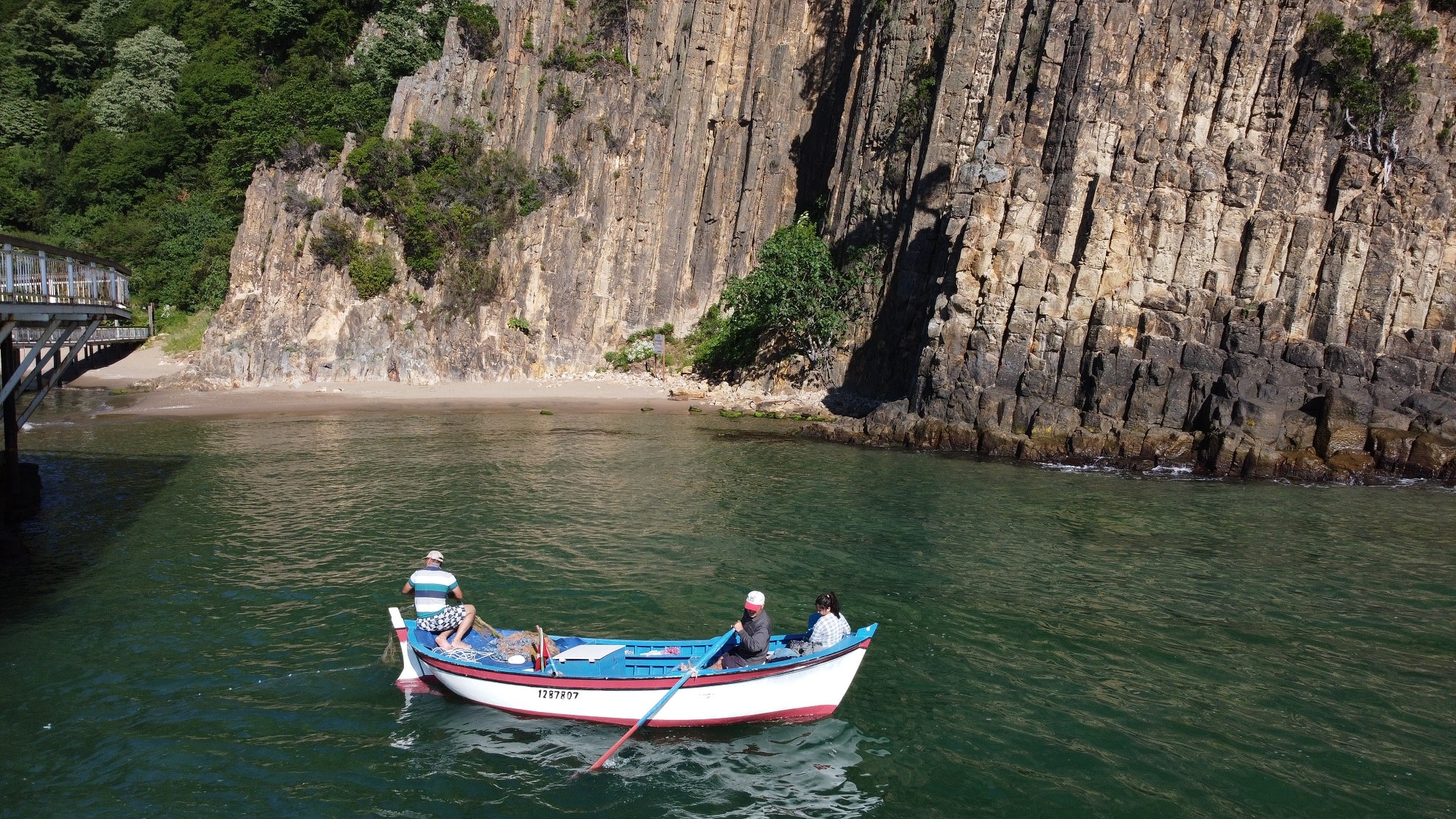 80 milyon yıllık bazalt kayalar ziyaretçi akınına uğruyor