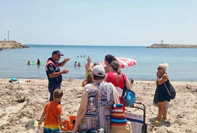 Edirne’de jandarma ekipleri tatilcileri bilgilendirdi