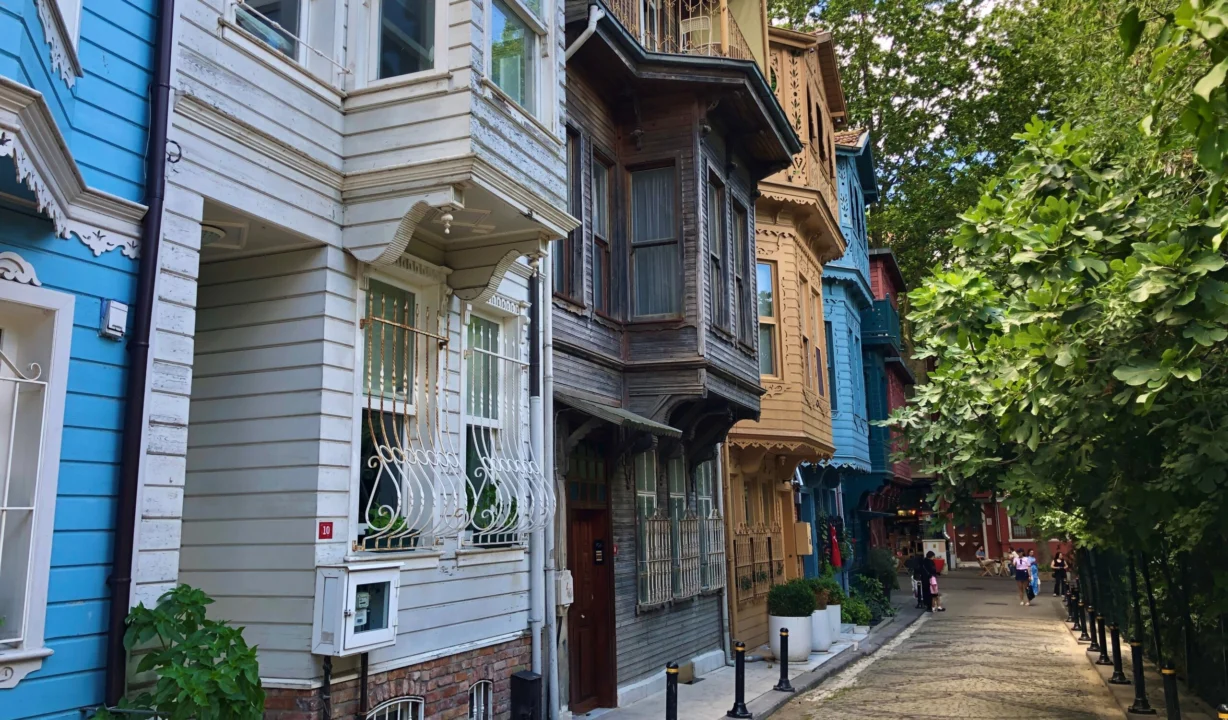 Her Sokağı Birbirinden Nostaljik Semt: Kuzguncuk