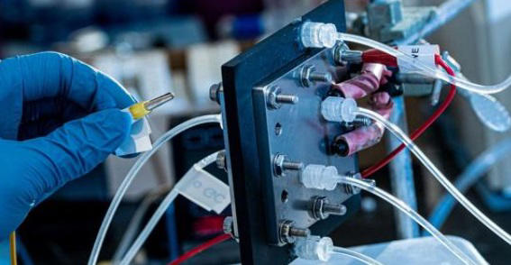 Bu Makine Atmosferik CO2’yi Sıvı Yakıta Dönüştürebilir