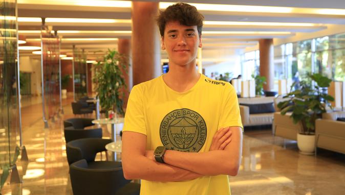 Fenerbahçe’nin milli yüzücüsü Kuzey Tunçelli’den biri dünya; üç rekorlu altın madalya