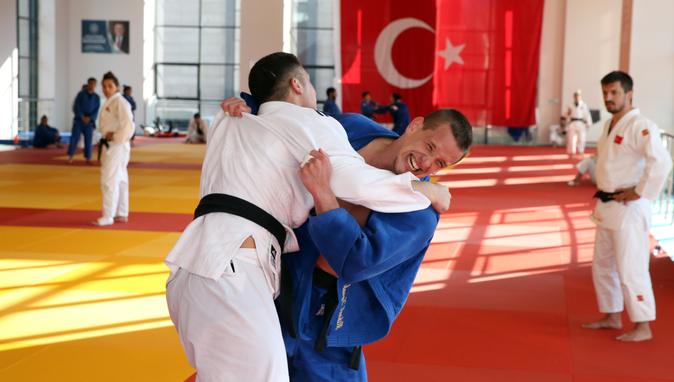 Mihael, yarım kalan işini Paris’te tamamlayacak