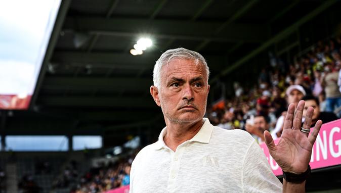 Mourinho’dan zemin tepkisi: Kabul edilemez