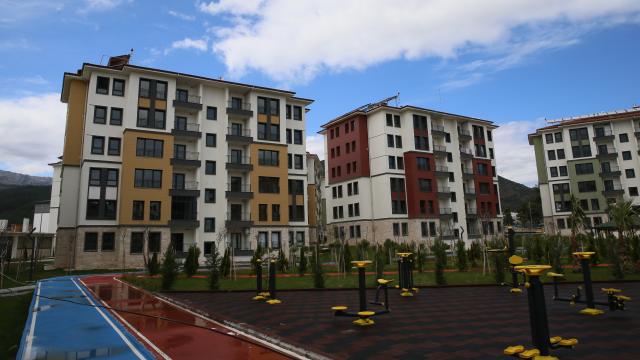 Deprem bölgesinde yıl sonuna kadar 200 bin konut teslim edilecek