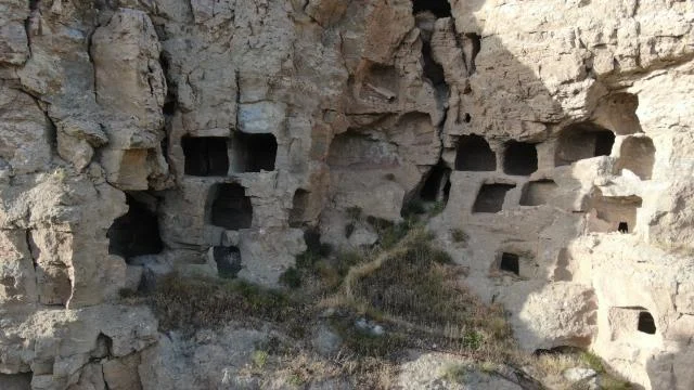 Sivas’ta 4 bin yıllık ‘apartman’ın turizme kazandırılması bekleniyor