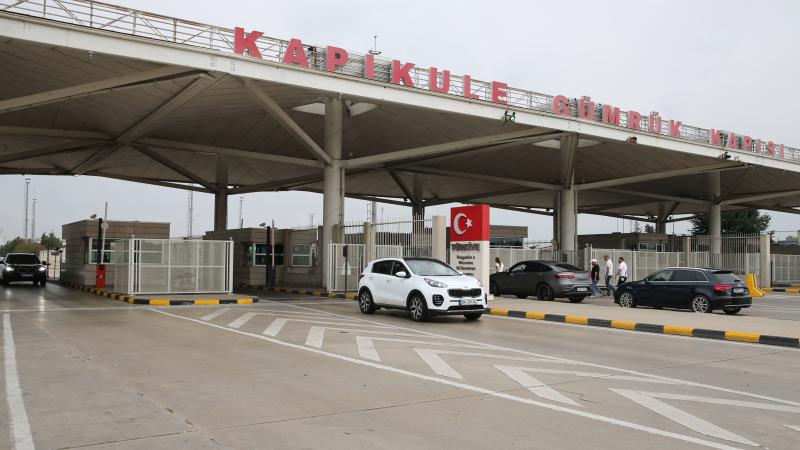 Gurbetçiler sınır kapılarında yoğunluk oluşturdu
