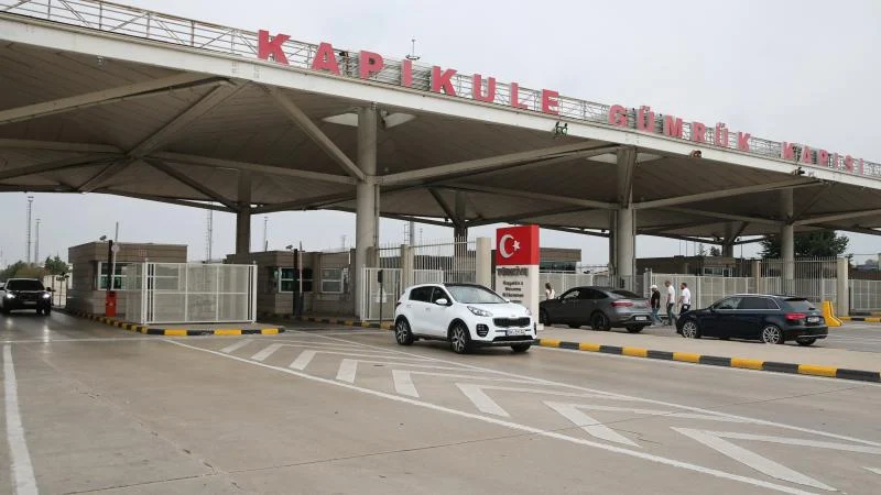 Gurbetçiler sınır kapılarında yoğunluk oluşturdu