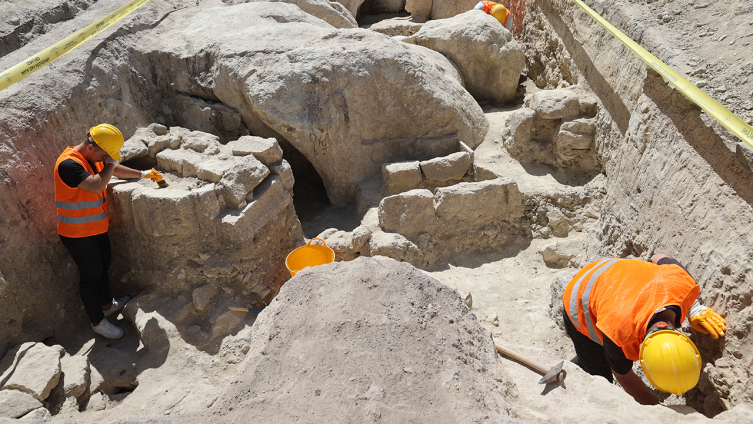 Nevşehir’de kara yolunun altından nekropol çıktı