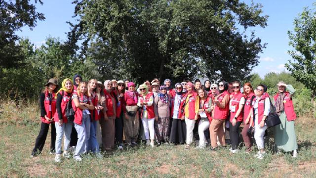 Kütahya’ya gelen öğrenciler “Damla Projesi” ile gönüllere dokunuyor