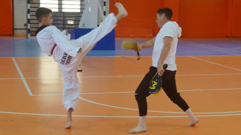 Kütahyalı 12 yaşındaki sporcunun hedefi hocasını geçmek