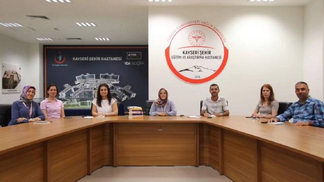 Kayseri Şehir Hastanesinde kurulan kitap kulübünde 14 kitabın tahlili yapıldı