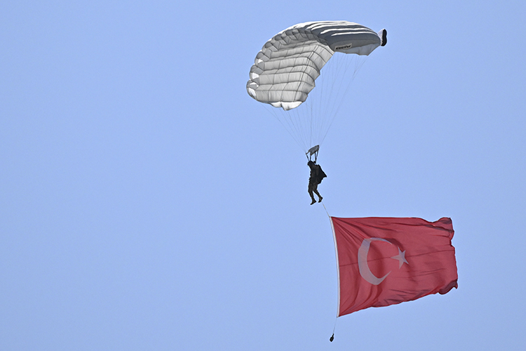 KKTC’deki Barış ve Özgürlük Bayramı geniş katılımla kutlandı