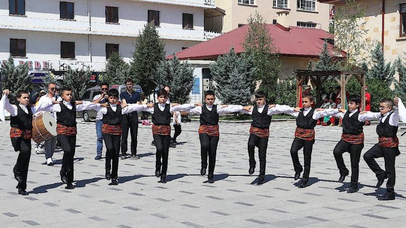 Bayburt Dede Korkut Uluslararası Kültür ve Sanat Şöleni başladı