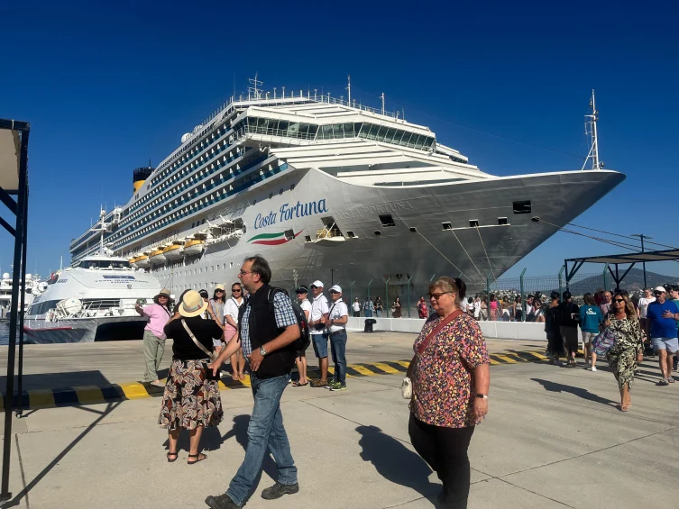Bodrum’a ‘Costa Fortuna’ kruvaziyeriyle 3 bin turist geldi