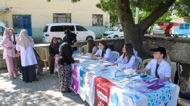 Uşak’ta sağlıkçılar köy köy gezerek sağlık taraması yapıyor