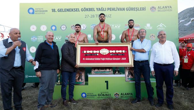 Alanya’da başpehlivan Enes Doğan