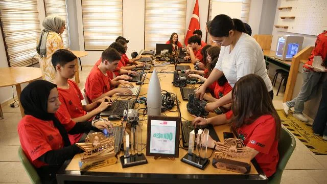 Depremzede öğrenciler roket projesiyle TEKNOFEST’te birincilik hedefliyor