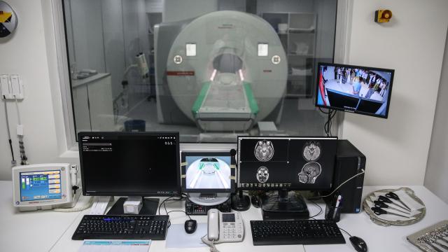 Yapay zeka destekli MR cihazı hizmete girdi